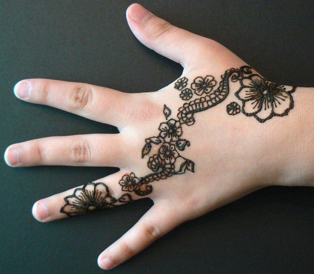 New Simple Mehndi Design